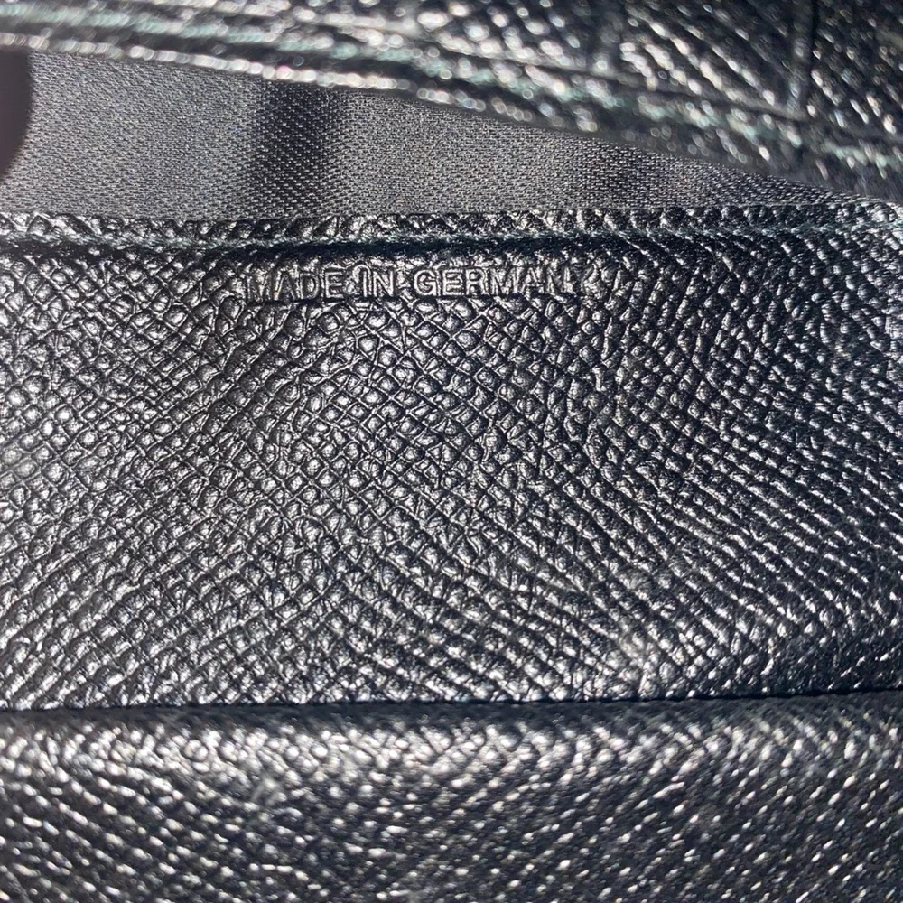 BVLGARI Black Leather Bifold Unisex Wallet - Picture 10 of 10
